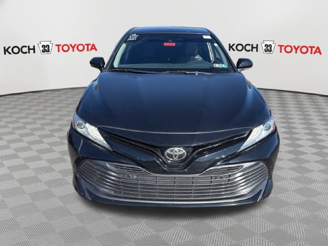 Used 2018 Toyota Camry XLE FWD image 2