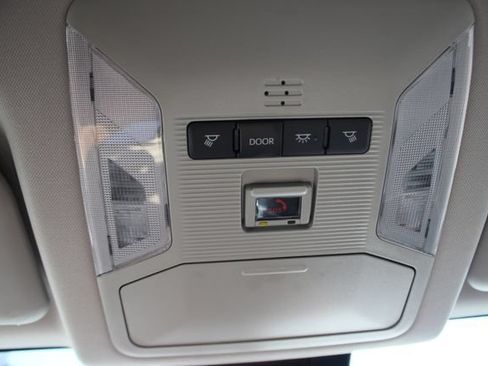 Used 2022 Toyota RAV4 LE AWD/4WD image 12
