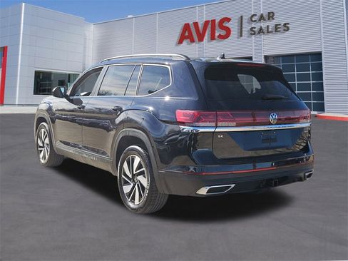 Used 2025 Volkswagen Atlas SE image 3