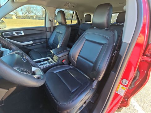 Used 2023 Ford Explorer XLT w/ Equipment Group 202A image 11