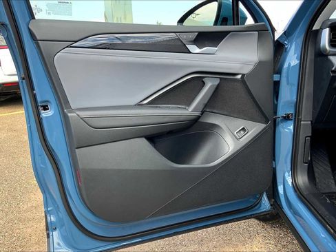 New 2025 Volkswagen Tiguan SE AWD/4WD image 10