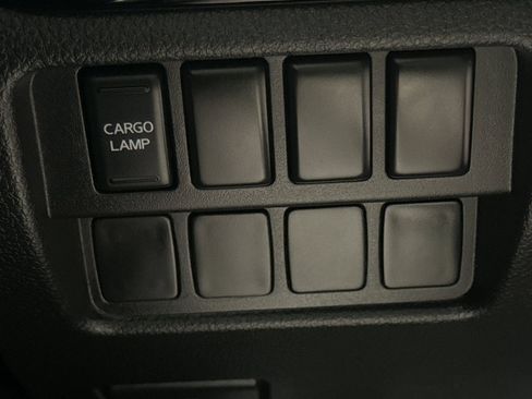 Used 2023 Nissan Titan SV image 33