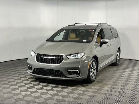 Used 2023 Chrysler Pacifica Pinnacle image 12