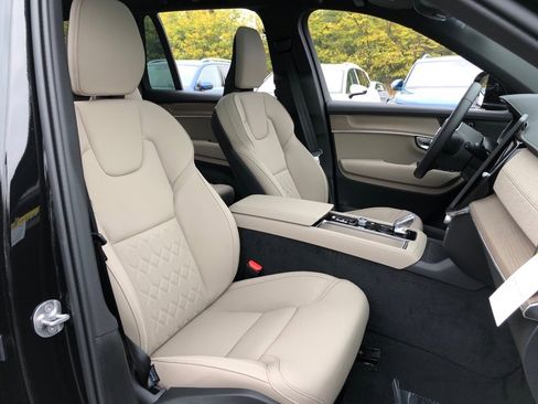 New 2026 Volvo XC90 B6 Plus w/ Protection Package Premier image 34