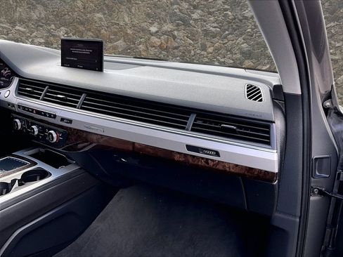 Used 2018 Audi Q7 2.0T Premium Plus w/ Premium Plus Package AWD/4WD image 14