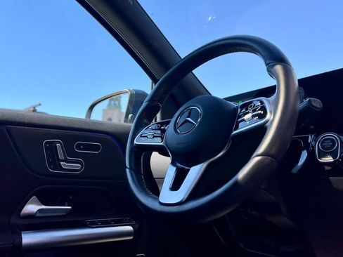 Used 2023 Mercedes-Benz GLA 250 4MATIC image 9