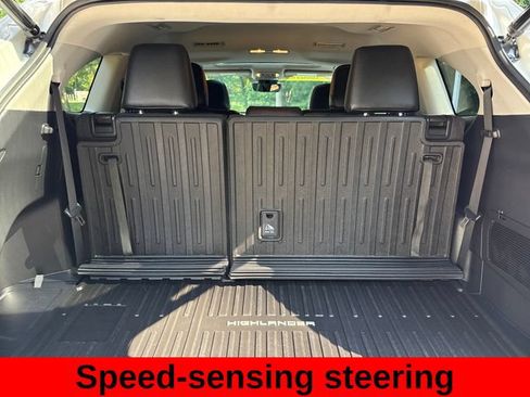 Used 2022 Toyota Highlander XLE AWD/4WD image 25