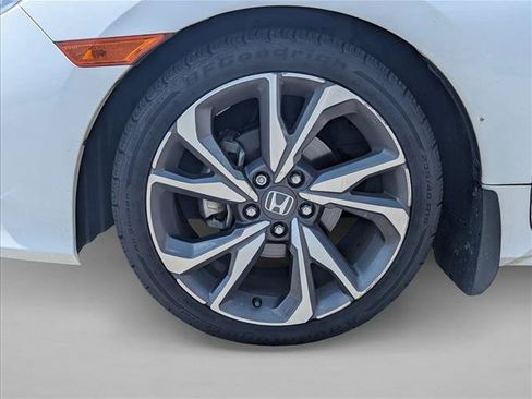 Used 2019 Honda Civic Touring image 9