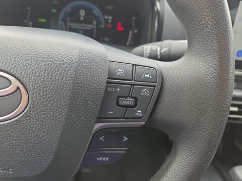 Used 2025 Toyota Camry LE FWD image 12