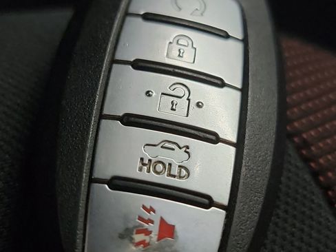 Used 2021 Nissan Versa SR image 31