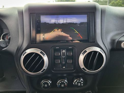 Used 2016 Jeep Wrangler Unlimited Sahara w/ Connectivity Group AWD/4WD image 25