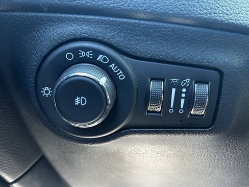 Used 2021 Jeep Compass Latitude w/ Sun and Sound Group AWD/4WD image 20