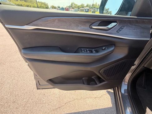 Used 2025 Jeep Grand Cherokee Limited w/ Trailer Tow Package AWD/4WD image 20