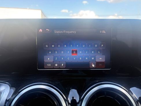 Used 2022 Mercedes-Benz GLB 250 image 21