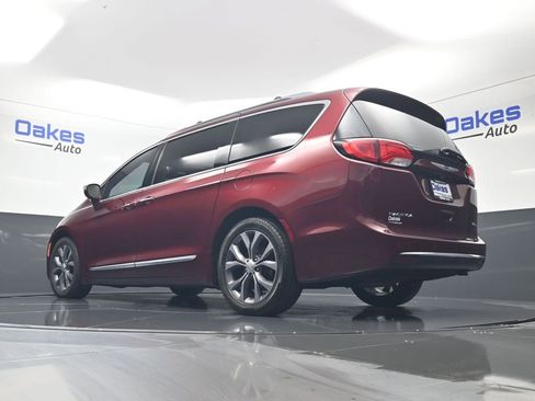 Used 2018 Chrysler Pacifica Limited FWD image 43