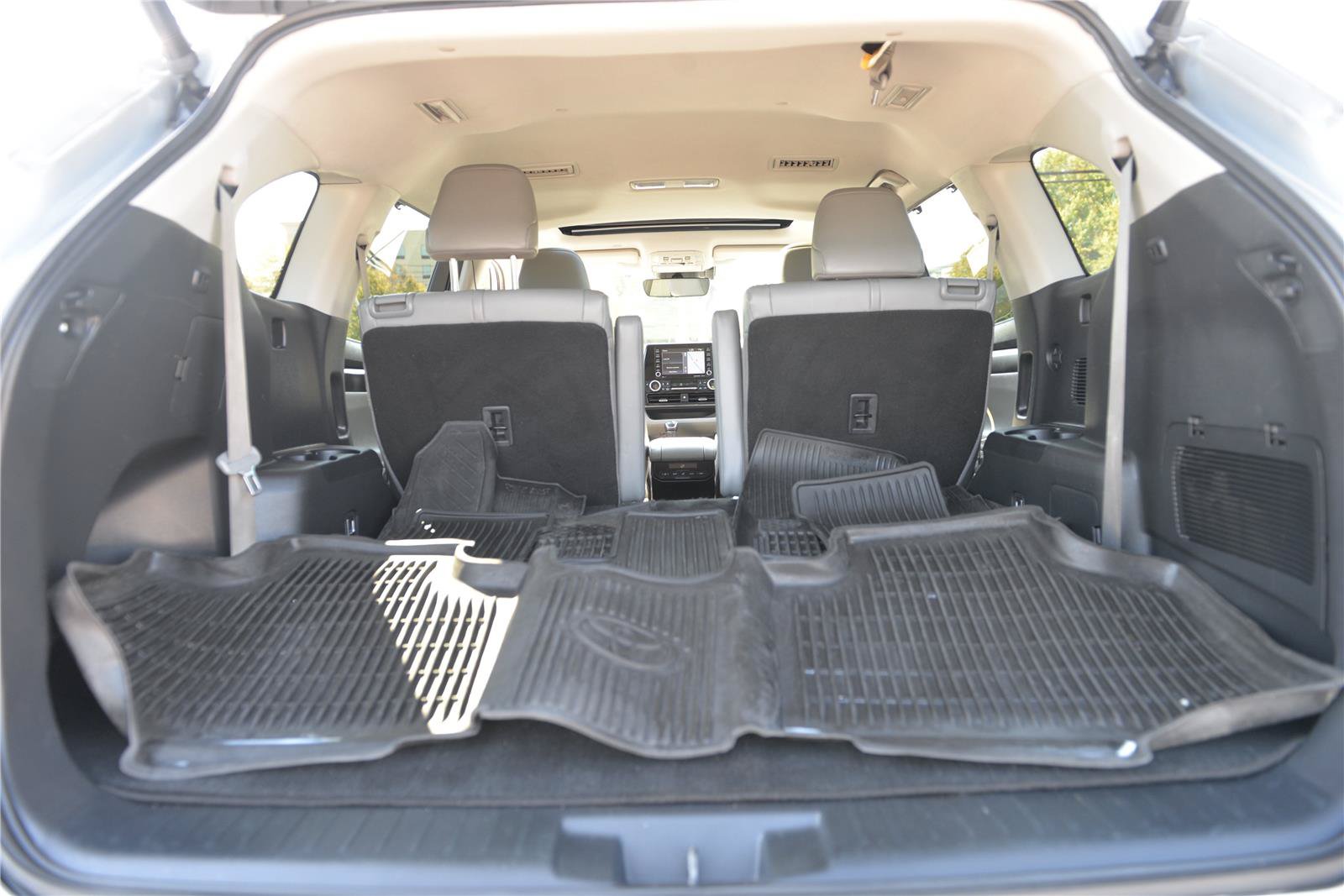Used 2021 Toyota Highlander XLE w/ Protection Package #3 (TMS) AWD/4WD image 18