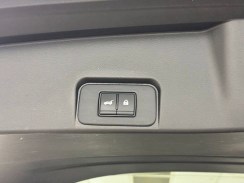 Used 2023 Nissan Rogue SV w/ SV Premium Package image 23