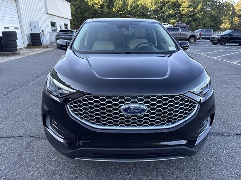 Used 2024 Ford Edge SEL image 2