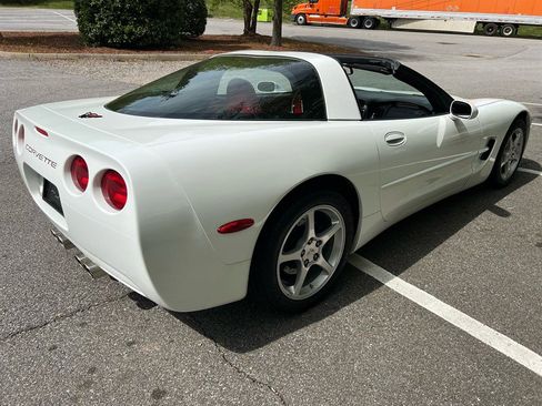Used 2000 Chevrolet Corvette Coupe w/ Roof Pkg RWD image 61