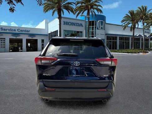 Used 2020 Toyota RAV4 XLE Premium FWD image 7