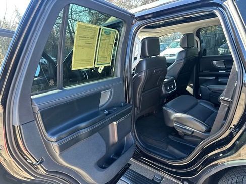 Used 2025 Ford Expedition Platinum image 31