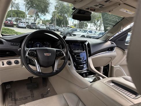 Used 2020 Cadillac Escalade ESV Luxury image 36