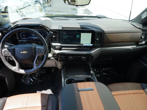 Certified 2025 Chevrolet Silverado 3500 High Country w/ High Country Premium Package AWD/4WD image 26