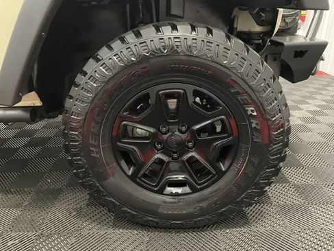 Used 2011 Jeep Wrangler Unlimited Rubicon w/ Connectivity Group AWD/4WD image 25