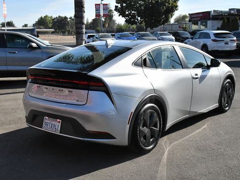 Used 2024 Toyota Prius LE FWD image 8