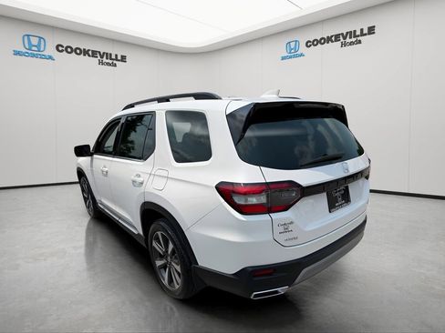 Used 2025 Honda Pilot Touring image 10