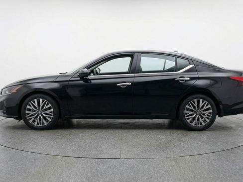 Used 2025 Nissan Altima 2.5 SV image 5