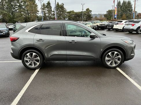 Used 2024 Ford Escape Platinum image 8