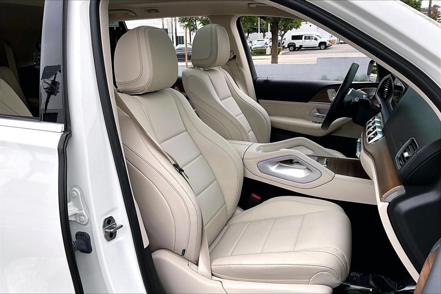 Used 2023 Mercedes-Benz GLS 450 4MATIC image 9
