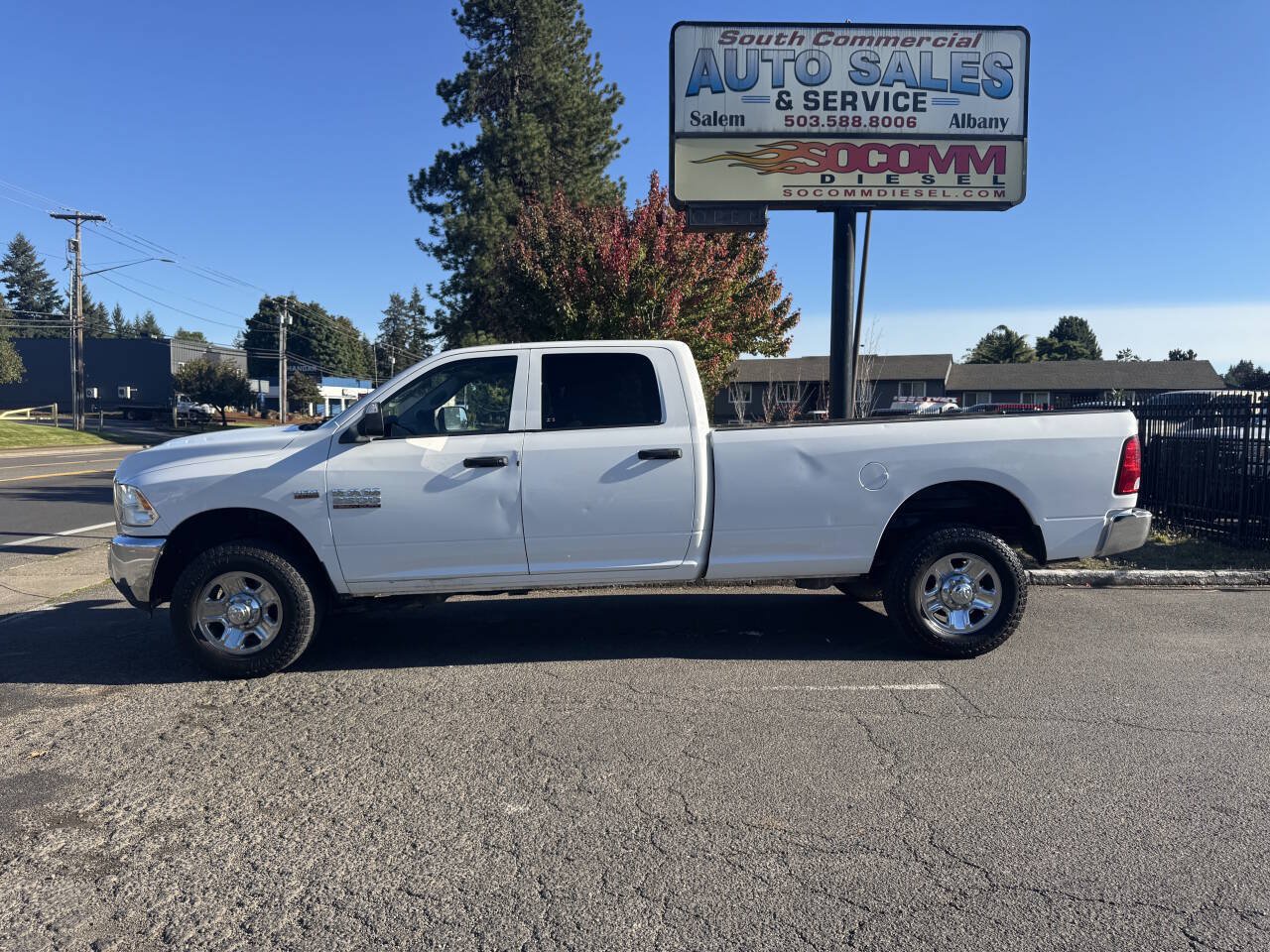 Used 2018 RAM 2500 Tradesman w/ Chrome Appearance Group AWD/4WD image 4