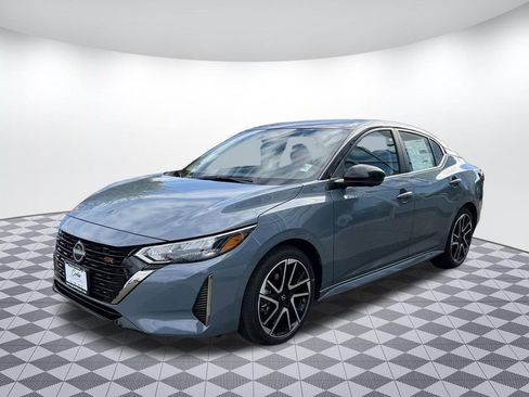 Used 2025 Nissan Sentra SR w/ SR Premium Package image 6