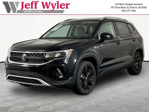 Used 2024 Volkswagen Taos SE FWD image 1