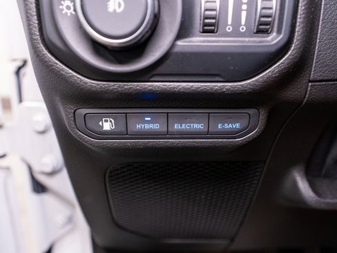 Used 2021 Jeep Wrangler Unlimited Sahara AWD/4WD image 30