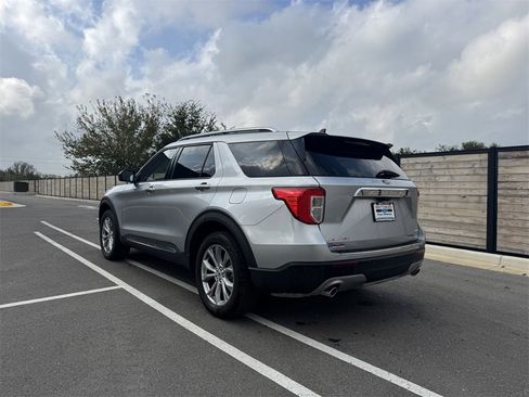 Used 2022 Ford Explorer Limited image 3