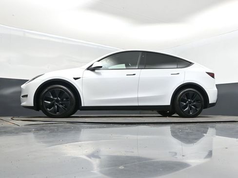 Used 2025 Tesla Model Y Long Range image 38