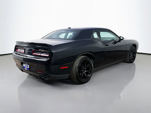 Used 2017 Dodge Challenger SXT RWD image 8