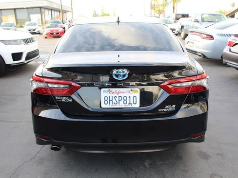 Used 2021 Toyota Camry XLE image 6