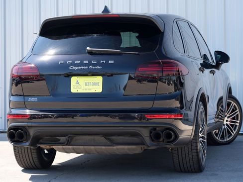 Used 2017 Porsche Cayenne Turbo image 4