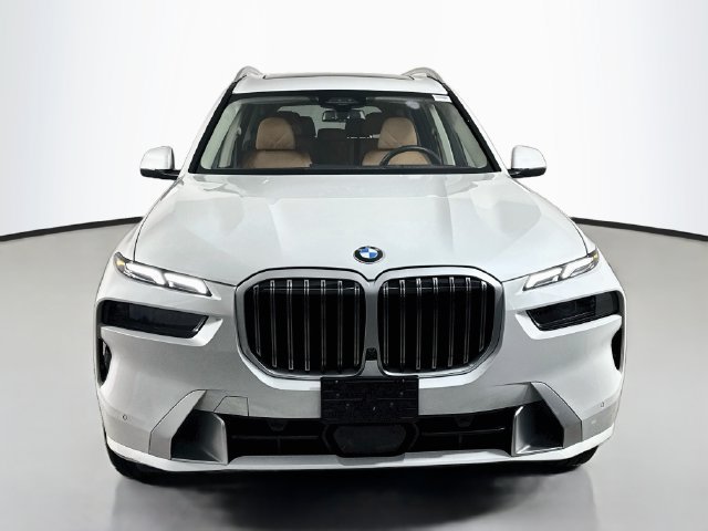 Used 2027 BMW X7 xDrive40i AWD/4WD image 2