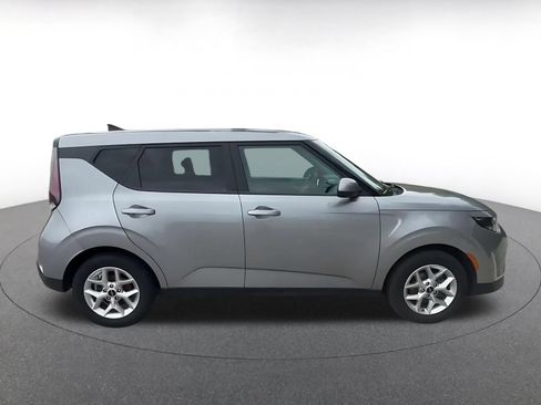 Used 2025 Kia Soul LX w/ LX Technology Package FWD image 16
