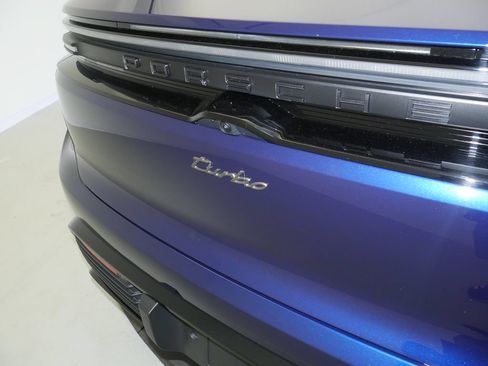 Certified 2026 Porsche Macan Turbo Electric AWD/4WD image 11