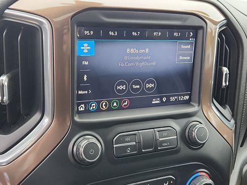 Used 2019 Chevrolet Silverado 1500 High Country w/ High Country Premium Package image 17