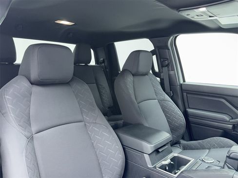 Used 2025 Toyota Tacoma SR5 image 43