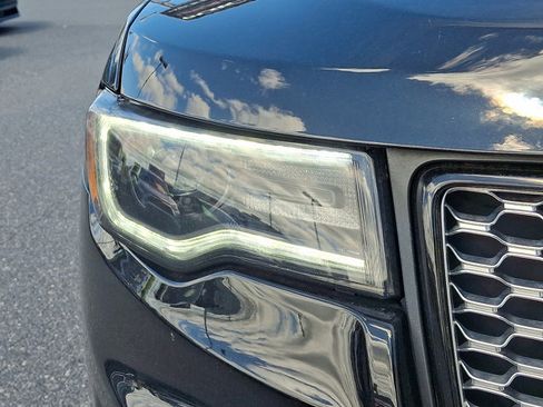 Used 2022 Jeep Grand Cherokee Laredo X AWD/4WD image 9