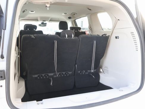 Used 2024 Chrysler Voyager LX image 15