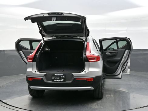 Used 2025 Volvo XC40 B5 Plus image 38
